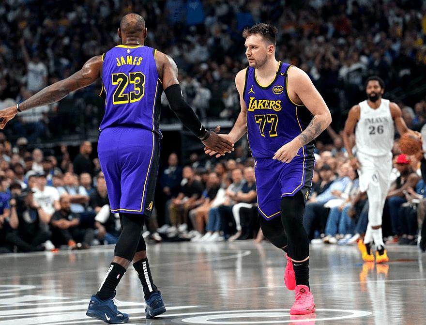 穆古鲁扎巅峰对决，詹姆斯与40激战独行侠分钟，战术调整胜负难料！